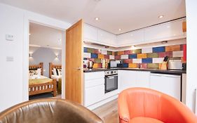Number 57 - Self Check-In, Self-Catering Apartment For East Midlands Airport